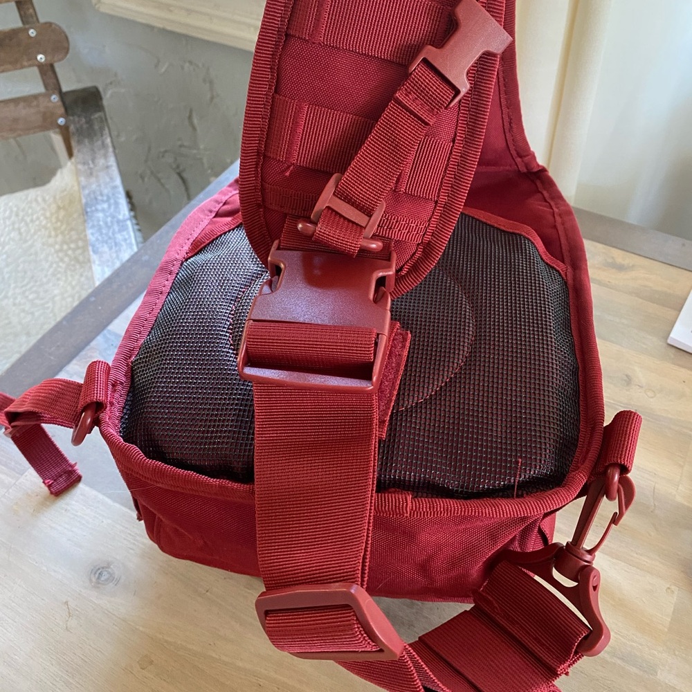 New Highlands Men's Eagle Tactical Sling Pack Color Burgundy - Picture 4 of 9